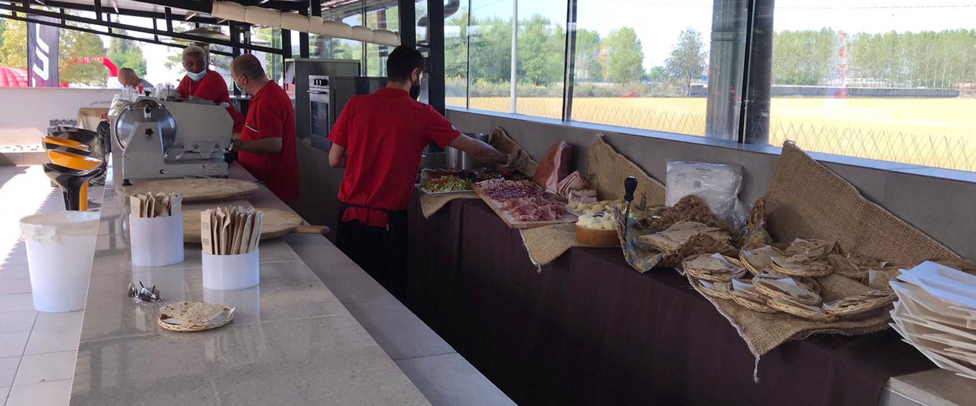 Service: Food & Beverage
